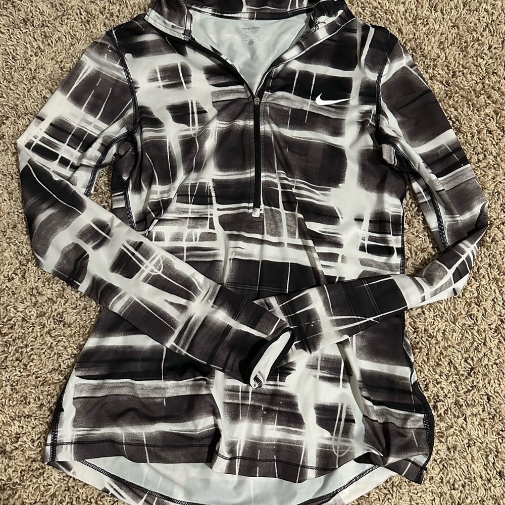 Nike Women's Black and White Abstract Hoodie